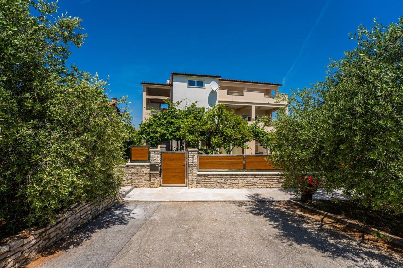 Apartmani Mirela Banjole Exterior photo