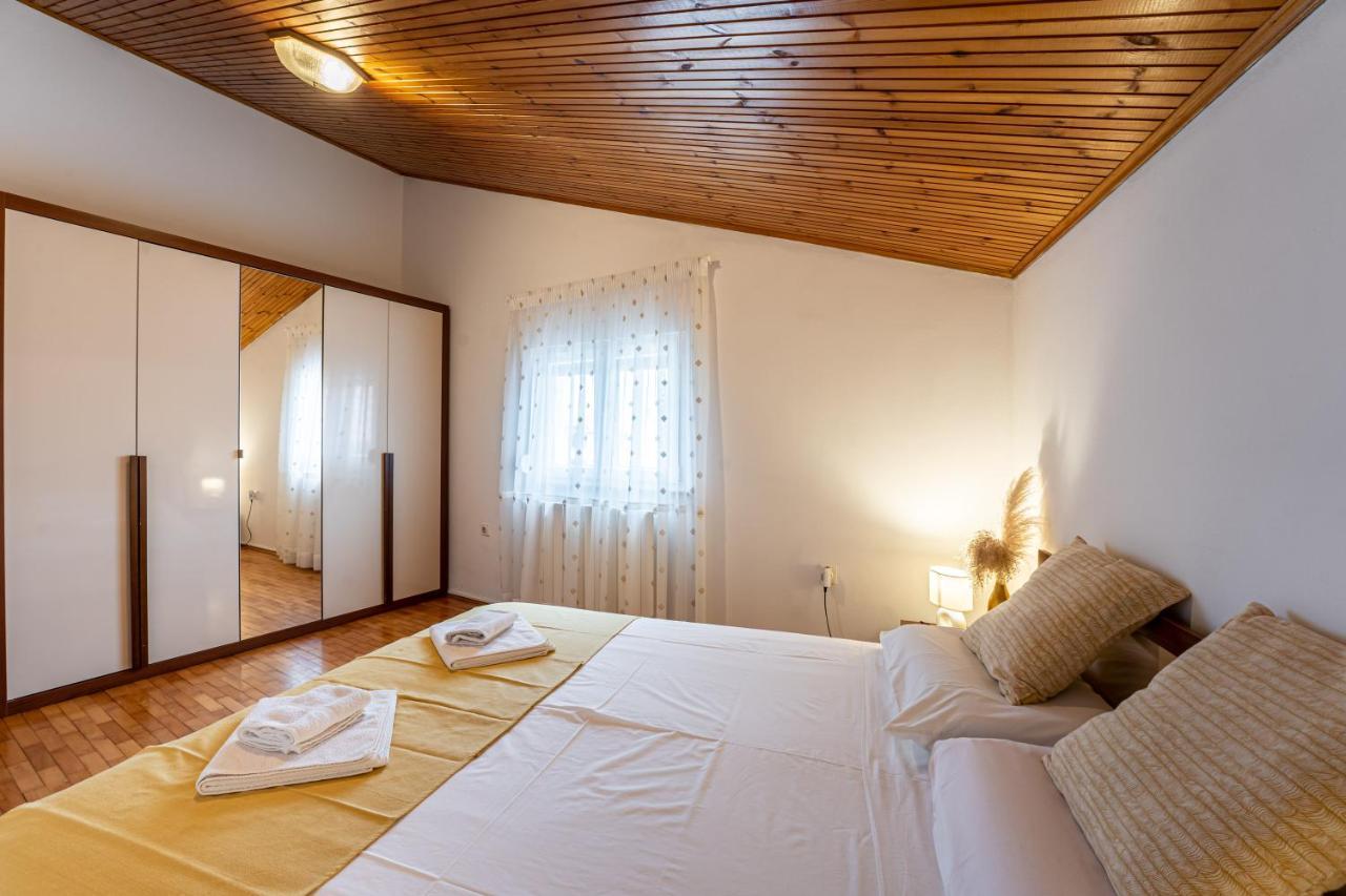 Apartmani Mirela Banjole Exterior photo