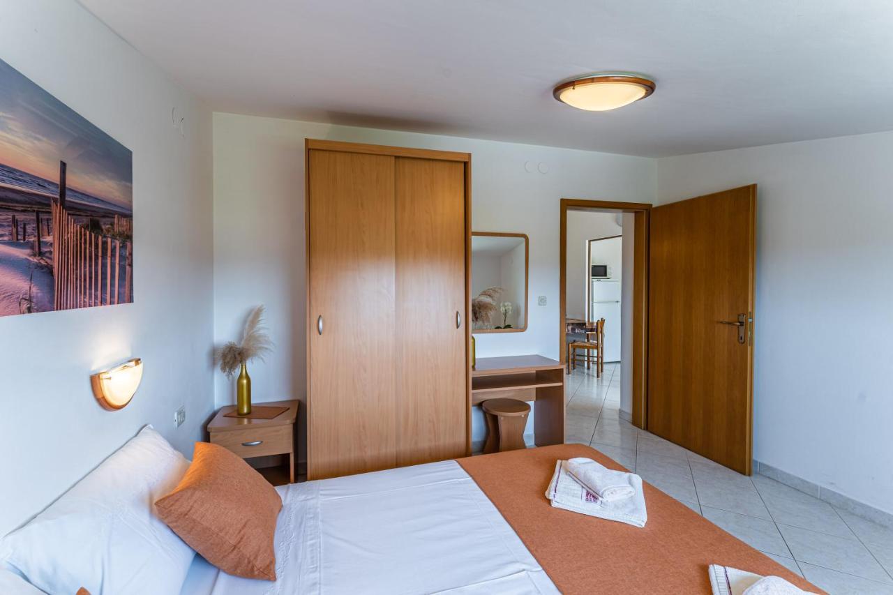 Apartmani Mirela Banjole Exterior photo