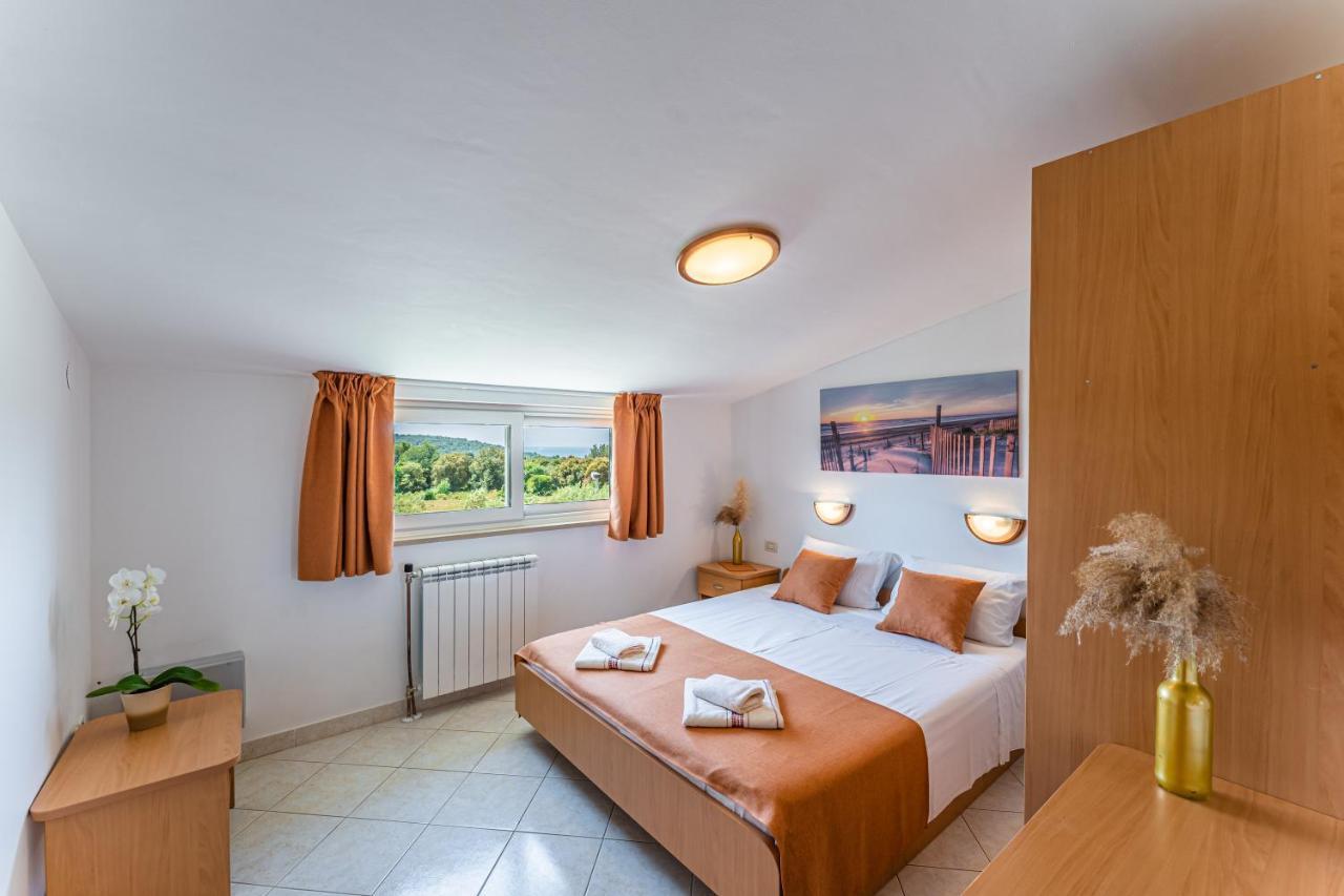 Apartmani Mirela Banjole Exterior photo