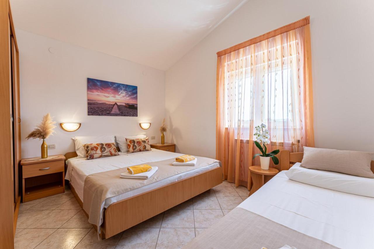 Apartmani Mirela Banjole Exterior photo