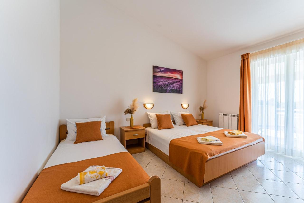 Apartmani Mirela Banjole Exterior photo