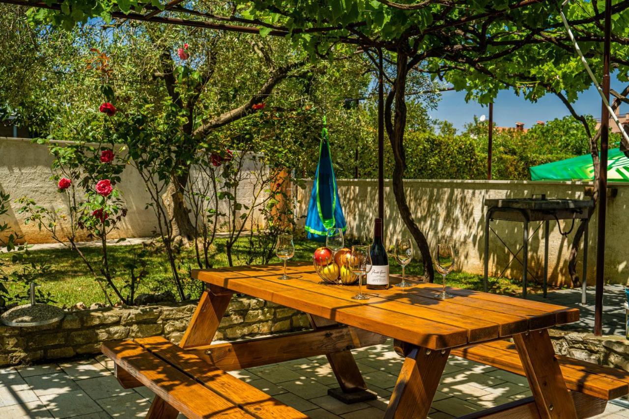 Apartmani Mirela Banjole Exterior photo