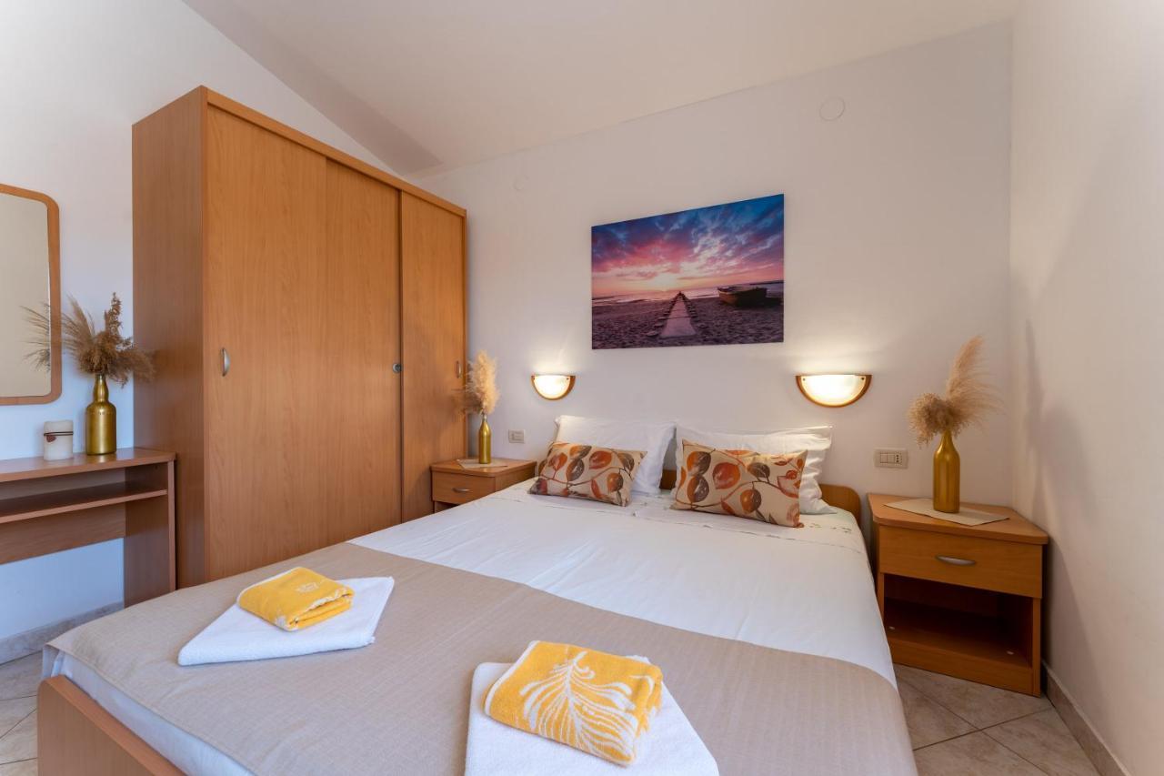 Apartmani Mirela Banjole Exterior photo