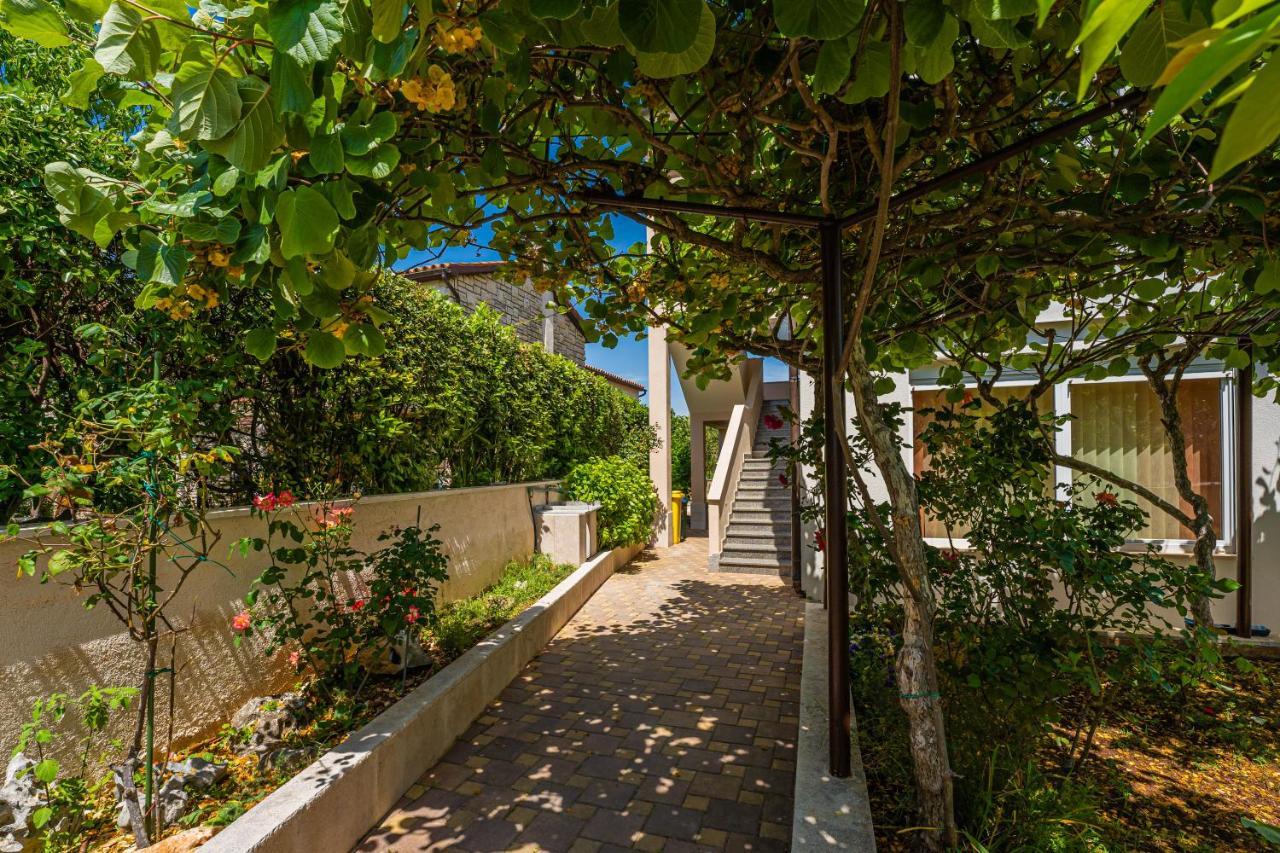 Apartmani Mirela Banjole Exterior photo